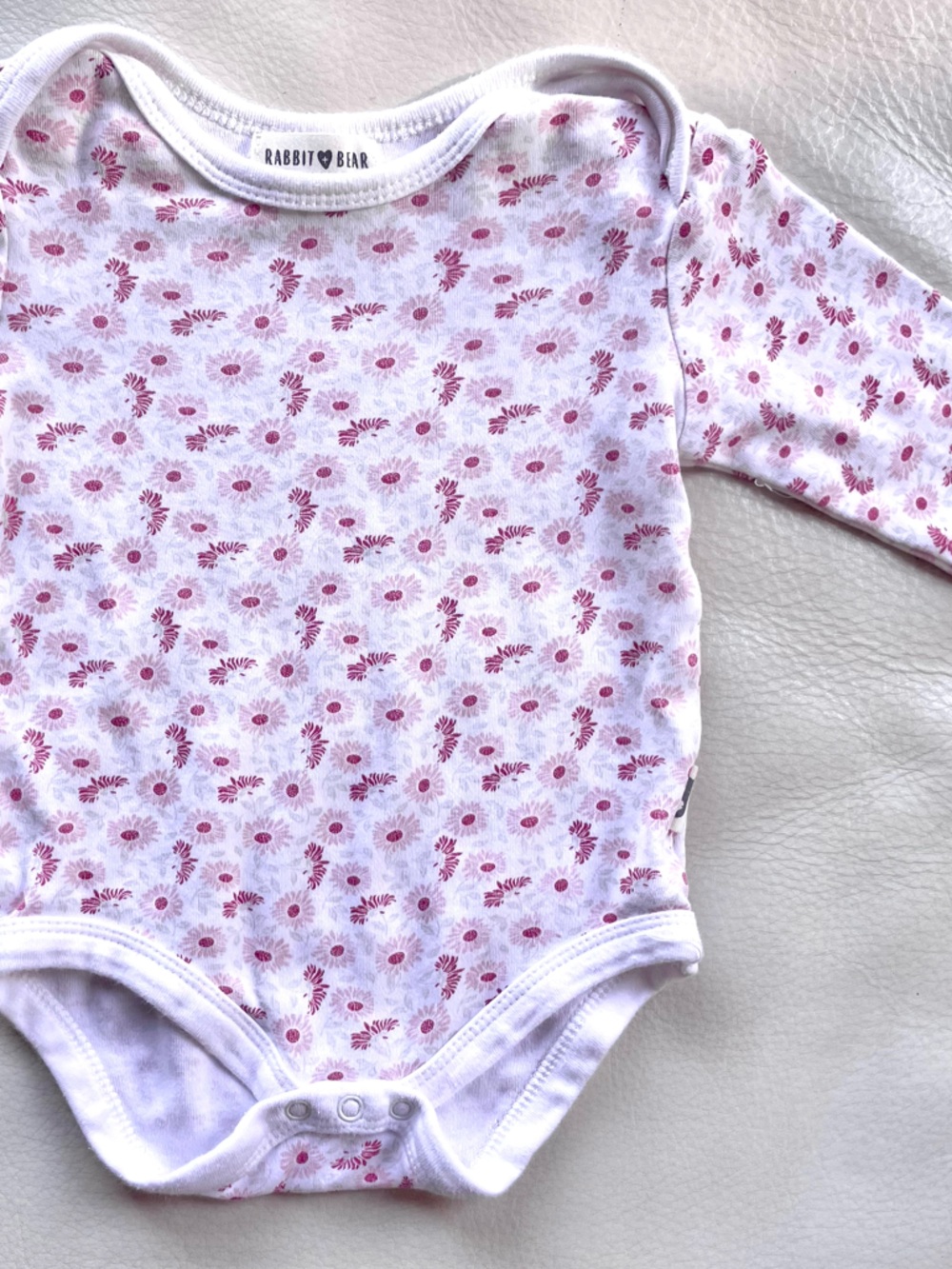 10/$30💥Rabbit & Bear Floral Pink White Baby Girl Bodysuit Onesie, Long Sleeves